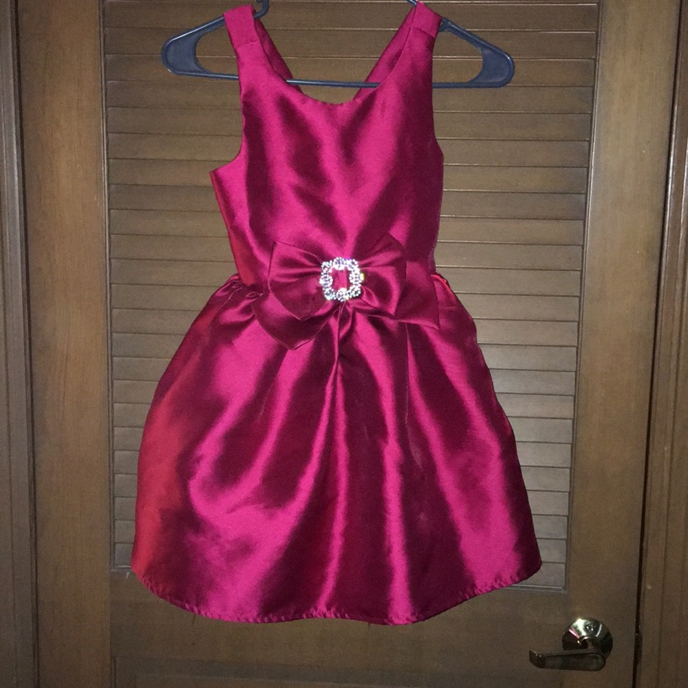 Little girls gorgeous poofy dress. Size 7